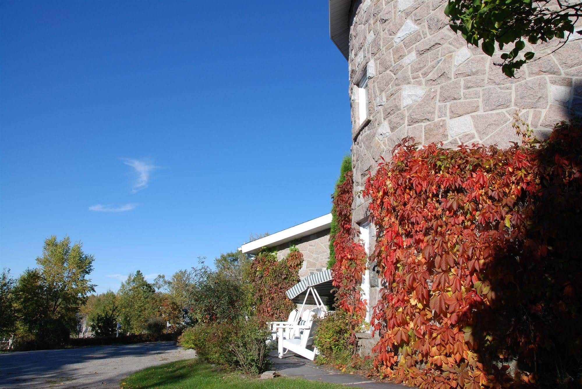 Auberge La Rosepierre Bistro Henri Grandes-Bergeronnes Exterior foto