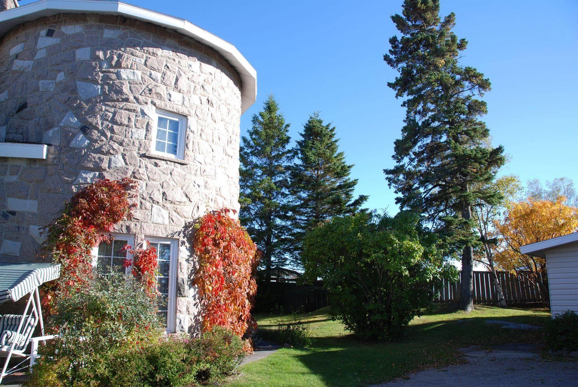 Auberge La Rosepierre Bistro Henri Grandes-Bergeronnes Exterior foto